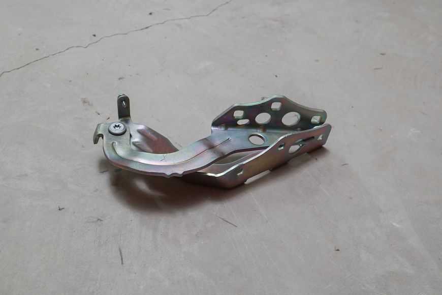 Левая петля капота для Mercedes-Benz C-Class W205 (2014-2018) 2058800628 2058800628 фото