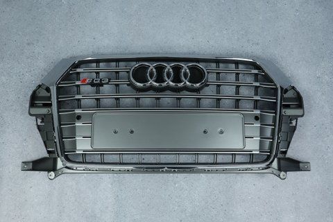 Решітка радіатора на Audi Q3 8U (Стиль S-Line SQ3) Сіра з хромом Q3-S164 фото