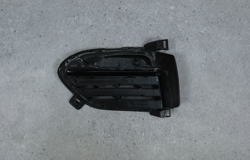 Права решітка протитуманної фари на BMW X6 F16 (2014-2019) 51117319778 51117319778 фото
