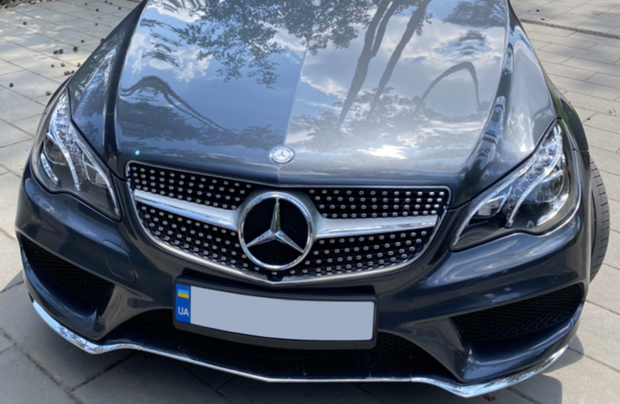 Решетка радиатора на Mercedes E-class Coupe C207 (Стиль Diamond) (с&nbsp;местом под камеру) Серая с хромом 301230 фото