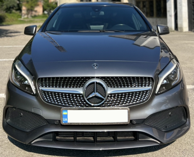 Решетка радиатора на Mercedes A-Class W176 (Стиль Diamond) Серая с хромом MB-W176132 фото