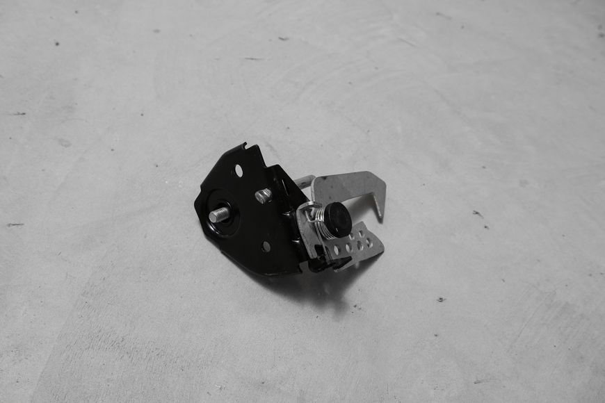 Замок капоту верхній для BMW F10 F11 F07 F06 F12 F13 F01 F02 (51237183763) Лівий 51237183763 фото