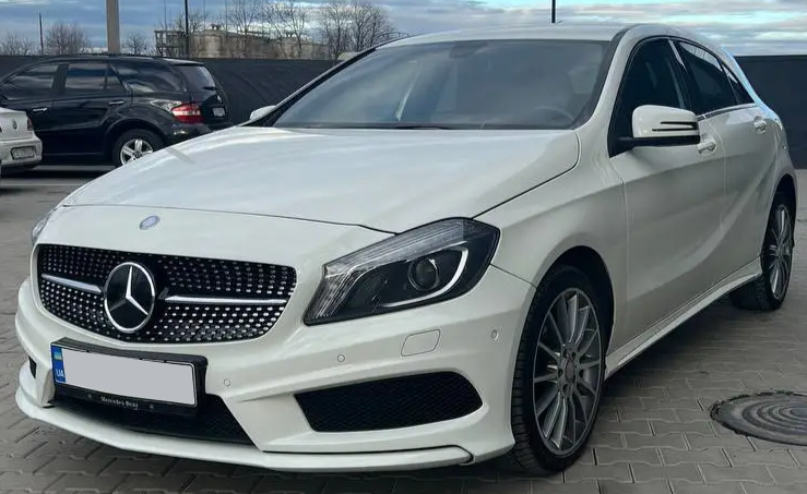 Решетка радиатора на Mercedes A-Class W176 (Стиль Diamond) Черная с хромом MB-W176141 фото