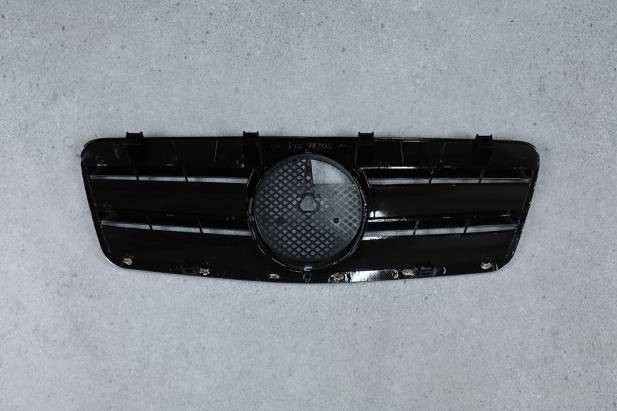 Решітка радіатора на Mercedes CLK-Class W208 (Стиль CL) Чорна з хромом MB-W20832 фото