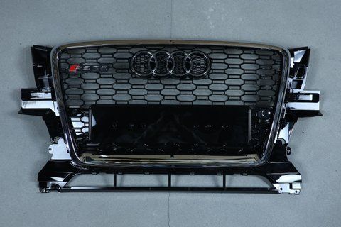 Решітка радіатора на Audi Q5 8R (Стиль RSQ5) Чорна з хромом Q5-RS081 фото
