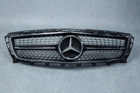 Решетка радиатора на Mercedes CLS-Class C218 (Стиль Diamond) Черная с хромом MB-W218113 фото