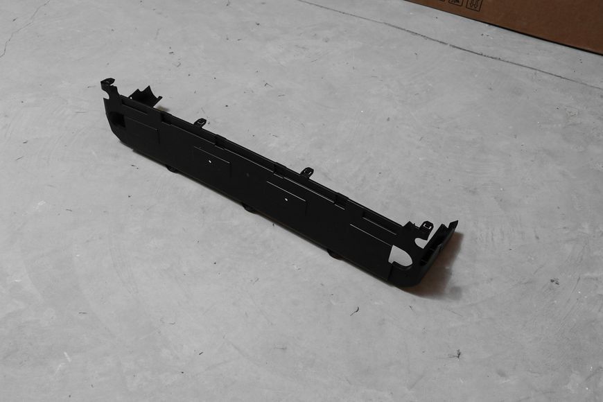 Щиток касети радіаторів (низ) для BMW G30 G31 G32 G11 G12 G14 G15 G16 (17118632118) 17118632118 фото