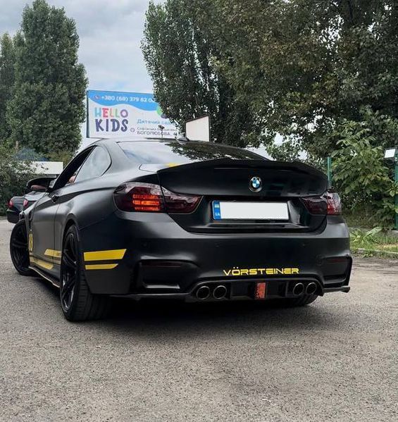 Карбонова накладка заднього бампера (Дифузор) LED на BMW M3 M4 F80 F81 F82 F83 (M3 / M4 бампер) C10 фото
