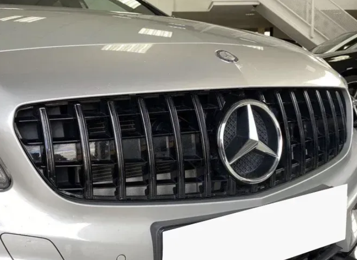 Решітка радіатора на Mercedes A-Class W176 (Стиль GT) Чорна  MB-W176184 фото