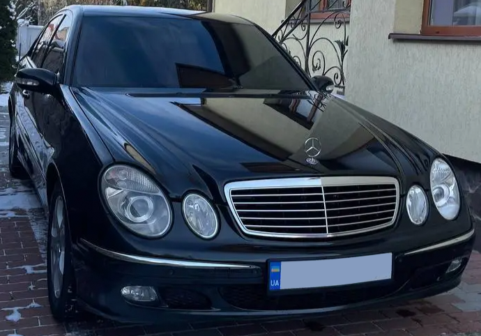 Решітка радіатора на Mercedes E-class W211 Хром MB-W211021 фото