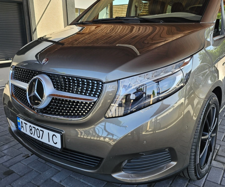 Решетка радиатора на Mercedes V-Class W447 (Стиль Diamond) Серая с хромом MB-W447156 фото