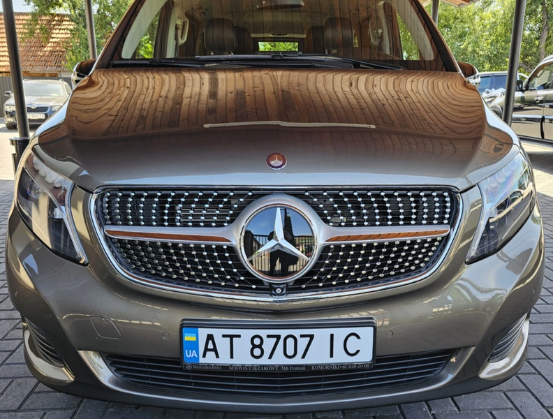 Решетка радиатора на Mercedes V-Class W447 (Стиль Diamond) Серая с хромом MB-W447156 фото