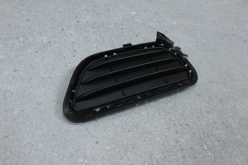 Левая решетка в бампер с ПТФ (M Paket) для BMW 3 Series F30 F31 (2012-2018) 51118062631 51118062631 фото