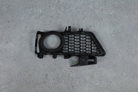 Права решітка в бампер з ПТФ (M Paket) для BMW 3 Series F30 F31 (2012-2018) 51118062632 51118062632 фото