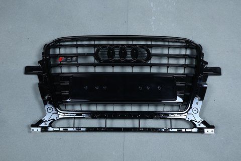 Решітка радіатора на Audi Q5 8R (Стиль S-Line SQ5) Чорний глянець Q5-S133 фото