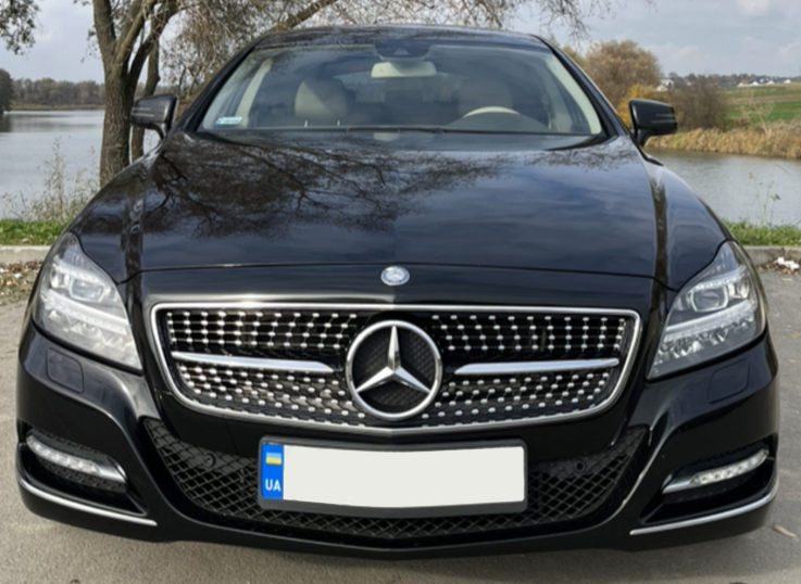 Решетка радиатора на Mercedes CLS-Class C218 (Стиль Diamond) Черная с хромом MB-W218184 фото