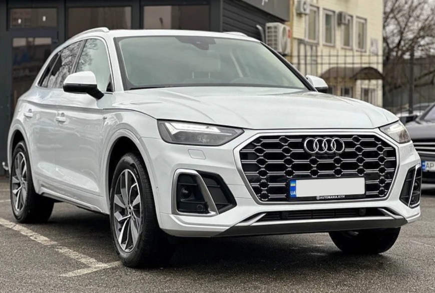 Решітка радіатора на Audi Q5 80A (Стиль S-LIine SQ5) Чорна з хромом Q5-S212 фото
