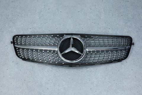 Решітка радіатора на Mercedes C-Class W204 (Стиль Diamond) Сіра з хромом MB-W204064 фото