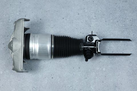 Пневмостійка передня ліва для Audi Q7 4L / Volkswagen Touareg 7L / Porsche Cayenne 955 957 7L6616039D фото