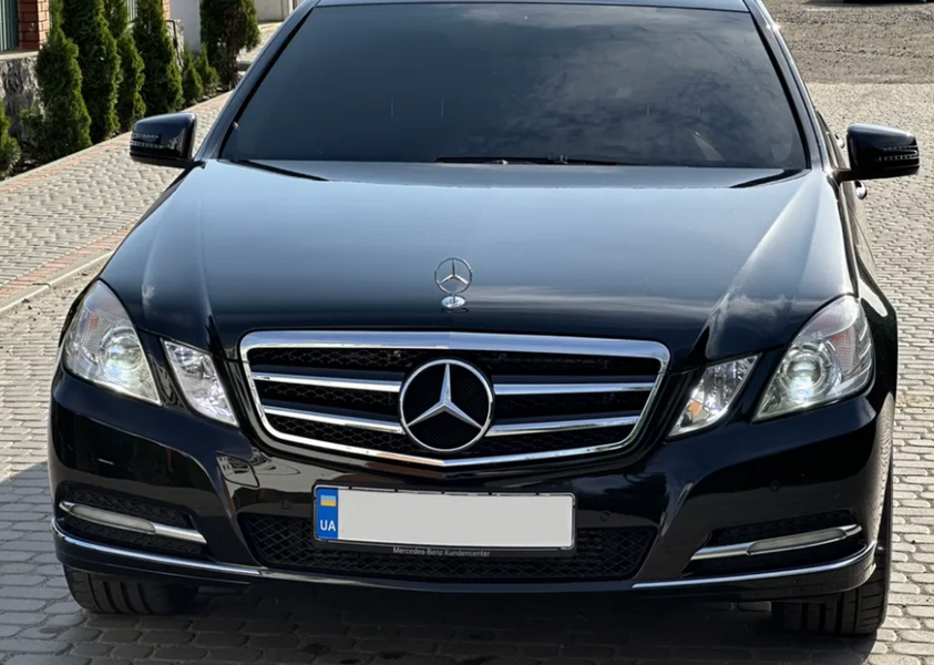Решітка радіатора на Mercedes E-class W212 (Стиль CL) Чорний з хромом MB-W212097 фото