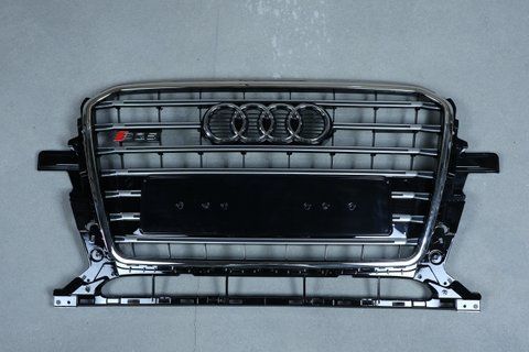 Решітка радіатора на Audi Q5 8R (Стиль S-Line SQ5) Чорна з хромом Q5-S131 фото