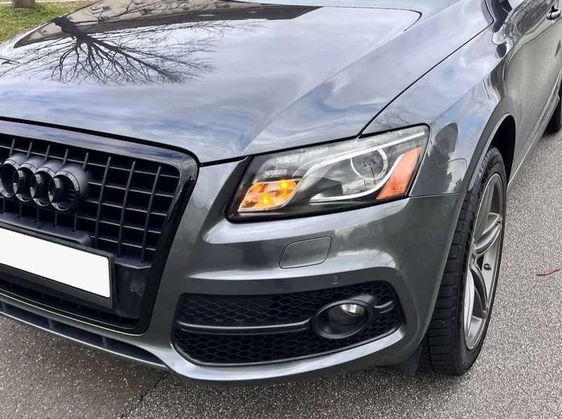 Решітки переднього бампера на Audi Q5 8R (Стиль RSQ5) Чорний глянець Q5-RS0081 фото