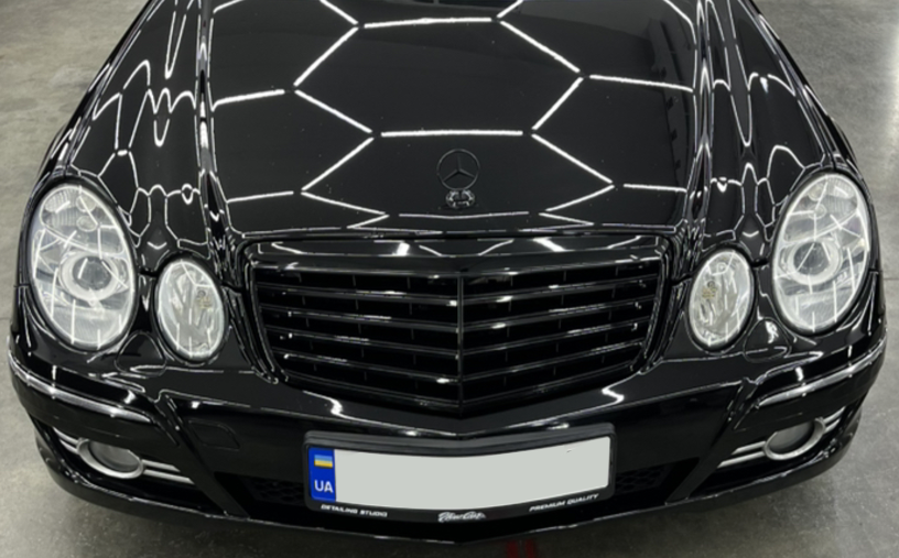 Решетка радиатора на Mercedes E-class W211 Черный глянец MB-W211074 фото
