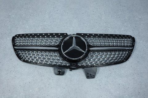 Решетка радиатора на Mercedes V-Class W447 (Стиль Diamond) Черная с хромом Normal MB-W4471203 фото