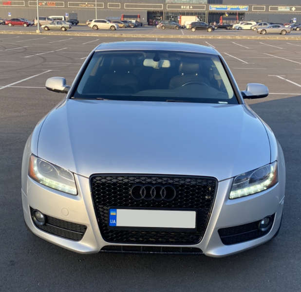 Решетка радиатора на Audi A5 8T (Стиль RS5) Черный глянец A5-RS103 фото