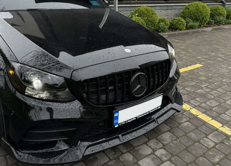 Накладка переднього бампера (Губа) на Mercedes-Benz C-Class W205 (Стиль Brabus) Чорний глянець MBW205-203 фото