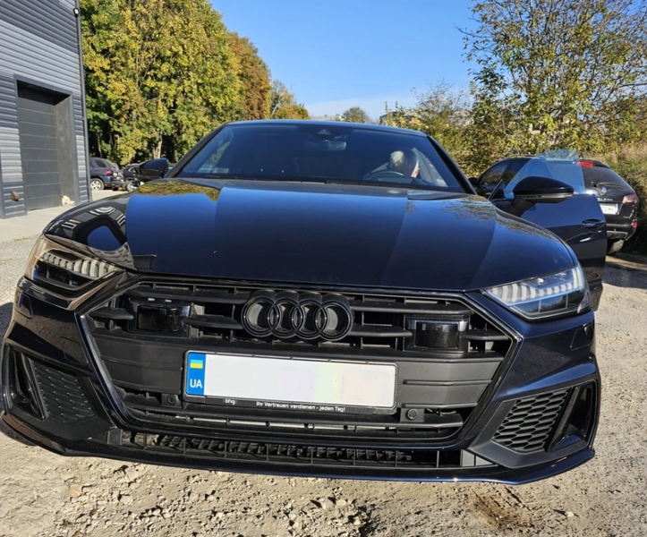 Решетка радиатора на Audi A7 C8 (Стиль RS7) Черный глянец под камеру и радары A7-RS7C8194 фото
