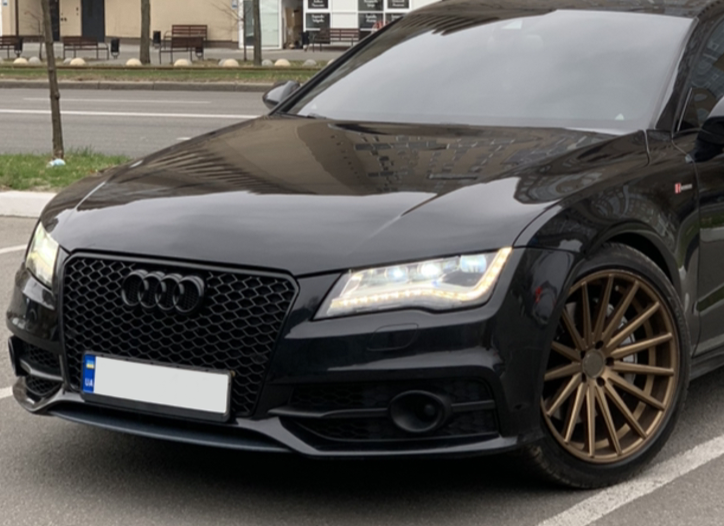 Решетка радиатора на Audi A7 4G (Стиль RS7) Черный глянец A7-RS124 фото