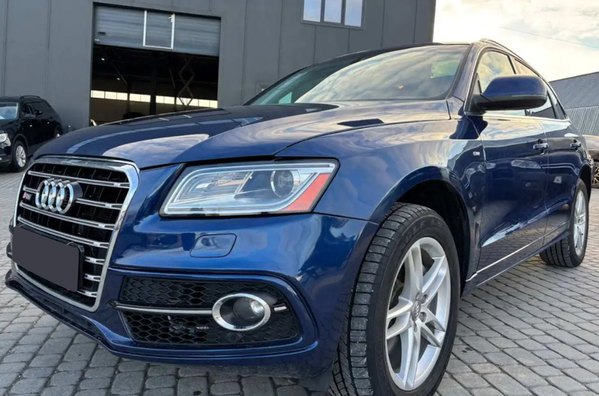 Решітки переднього бампера на Audi Q5 8R (Стиль SQ5) Чорні з хромом під парктроніки Q5-S0164 фото