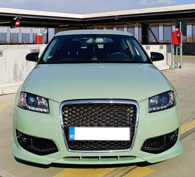 Решітка радіатора на Audi A3 8P (Стиль RS) Чорна з хромом A3-RS101 фото