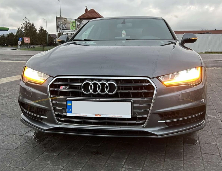 Решітка радіатора на Audi A7 4G (Стиль S-Line S7) Сіра з хромом A7-S122 фото