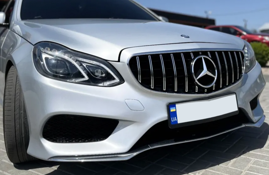 Решетка радиатора на Mercedes E-class W212 (Стиль GT) Черная с хромом MB-W212154 фото