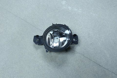 Права протитуманна фара на BMW X1 E84 / X3 E83 / X5 E70 VALEO (63177184318) 63177184318 фото