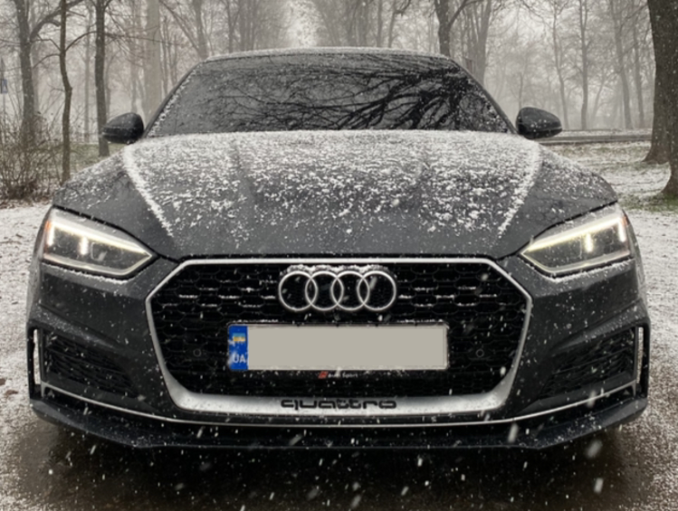 Решітка радіатора на Audi A5 B9 (Стиль RS5) Чорна з сірим A5-RS185 фото