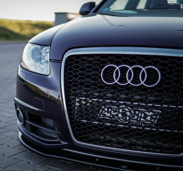 Решетка радиатора на Audi A6 C6 (Стиль RS6) Черная с серым A6-RS105 фото