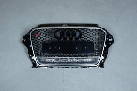 Решітка радіатора на Audi A3 8V (Стиль RS QUATTRO) Чорна з сірим A3-RS136 фото