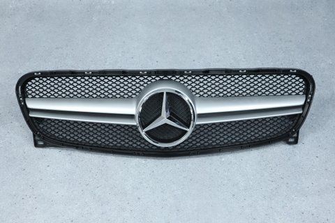 Решітка радіатора на Mercedes GLA-Class X156 (Стиль AMG) Чорна з сірим MB-X156153 фото