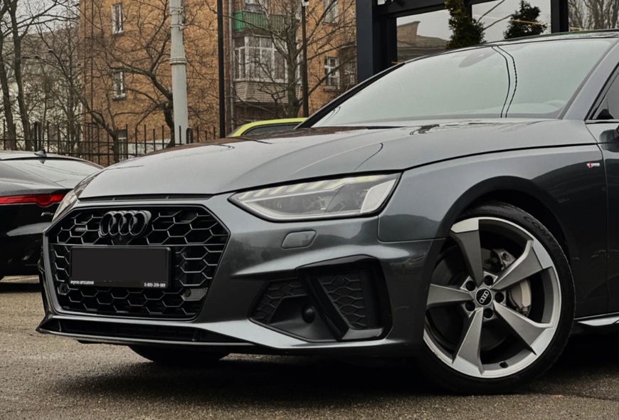 Решетка радиатора на Audi A4 B9 (Стиль RS4) Черная A4-RS211 фото