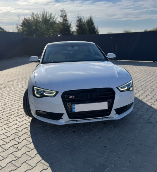 Решітка радіатора на Audi A5 8T (Стиль S-Line S5) Чорний глянець A5-S133 фото