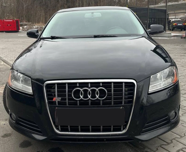 Решітка радіатора на Audi A3 8P (Стиль S-Line) Чорна з хромом A3-S101 фото