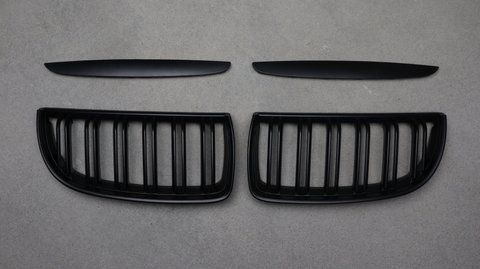 Решітка радіатора ніздрі BMW E90 E91 Подвійні Чорний Мат (2005-2008) BMW-E90052 фото