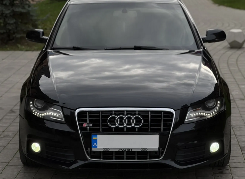 Решетка радиатора на Audi A4 B8 (Стиль S4) Черная с хромом A4-S101 фото