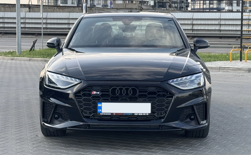 Решетка радиатора на Audi A4 B9 (Стиль S4) Черная A4-S203 фото