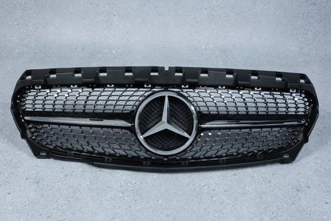 Решітка радіатора на Mercedes CLA-Class C117 (Стиль Diamond) Чорна з хромом MB-W117153 фото