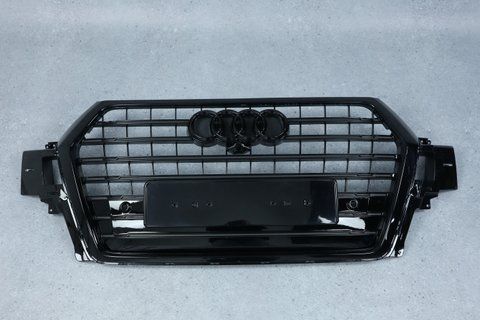 Решітка радіатора на Audi Q7 4M (Стиль S-Line SQ7) Чорний глянець Q7-S152 фото