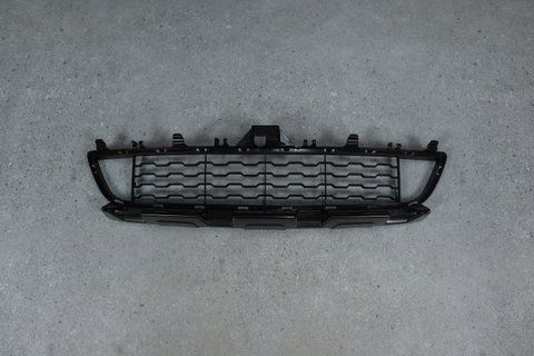 Центральная решетка в бампер (M Paket) для BMW 4 Series F32 F33 F36 F82 (2013-2019) 51118054503 51118054503 фото